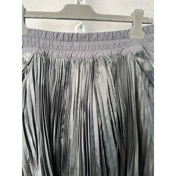 Nike x Sacai Womens Pleated Skirt CV5713-010 Black Small $500 EUC